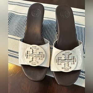 Pre-Loved Tory Burch Patti Patent Leather Cream Wedge Sandals